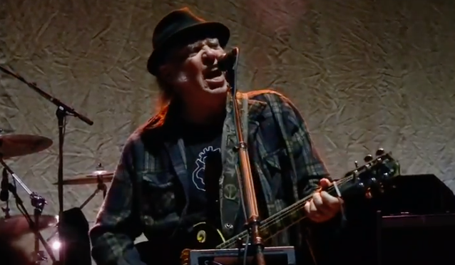 Neil Young Joins Willie Nelson, Debuts New Song in Saratoga