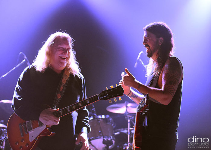 Warren Haynes and Dave Grohl Play Surprise Asheville Pop-Up Show