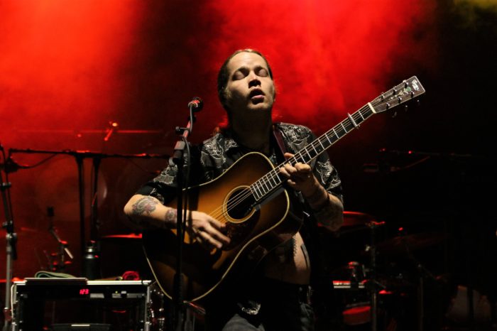 Billy Strings Announces Three-Set Crowdless Red Rocks Show