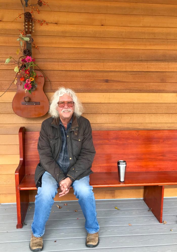 Arlo Guthrie Announces Retirement From Touring