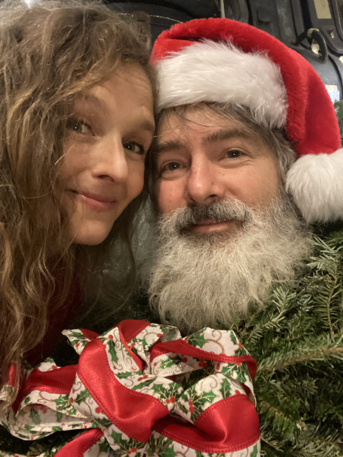 Listen: Béla Fleck and Abigail Washburn Cover “Christmas Time’s a Coming”