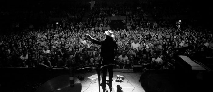 Nathaniel Rateliff and Elle King Release “Xmas to Forget”