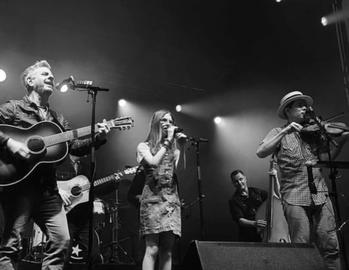 Old Crow Medicine Show Welcome Mike Gordon and Tessa Gordon for “Red Clay Halo” at Higher Ground