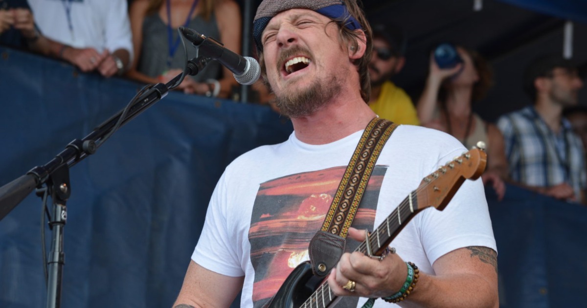 Sturgill Simpson Reveals 2021 Show Cancelations Due to Vocal Cord Injury