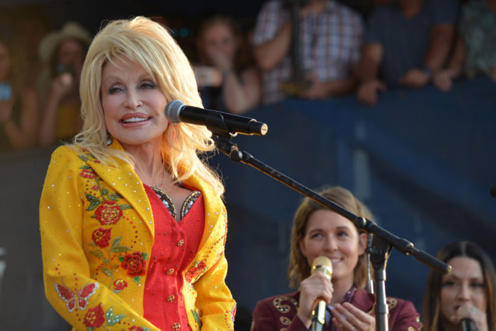 After Reluctance Dolly Parton Accepts Rock & Roll Hall of Fame Nomination: “I’ll Accept Gracefully”