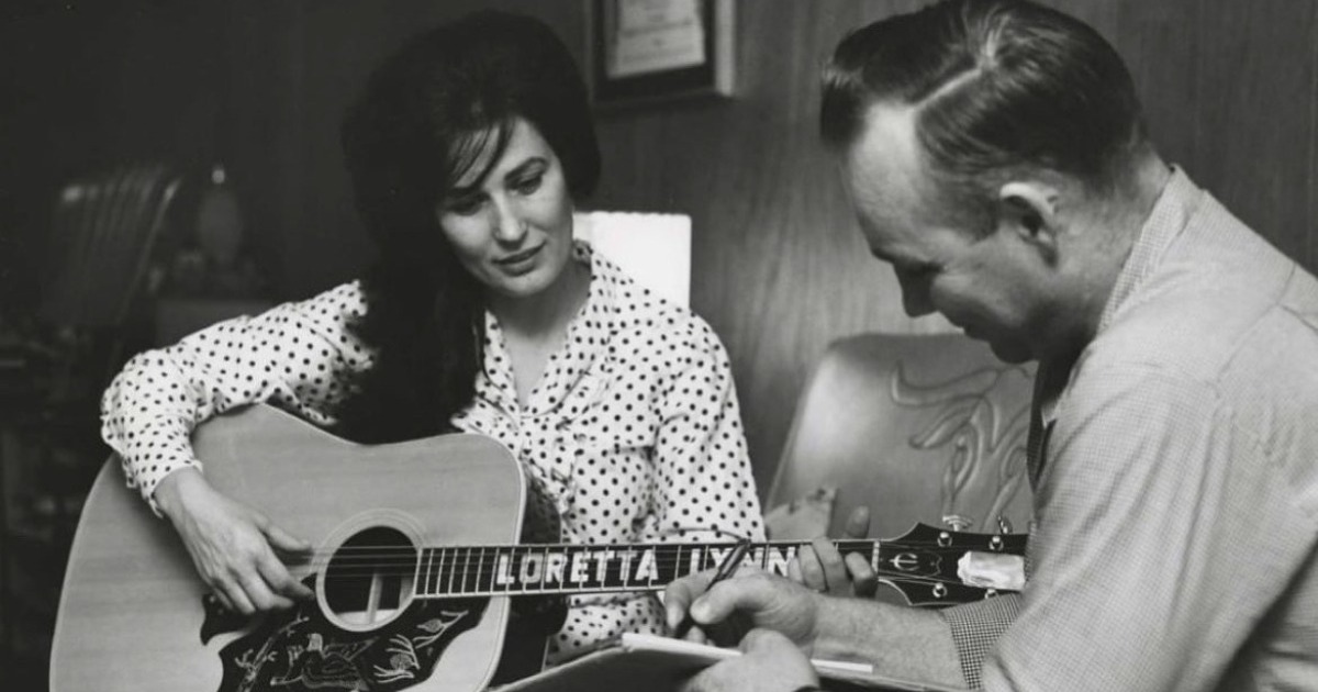 "Coal Miner's Daughter" Singer Loretta Lynn, Dead At 90