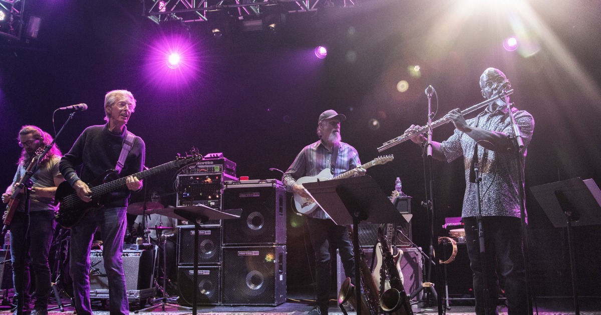 Phil Lesh & Friends Sing "Happy Birthday to You" to Bobby Weir at The Capitol Theatre in Port Chester - Vimarsana News