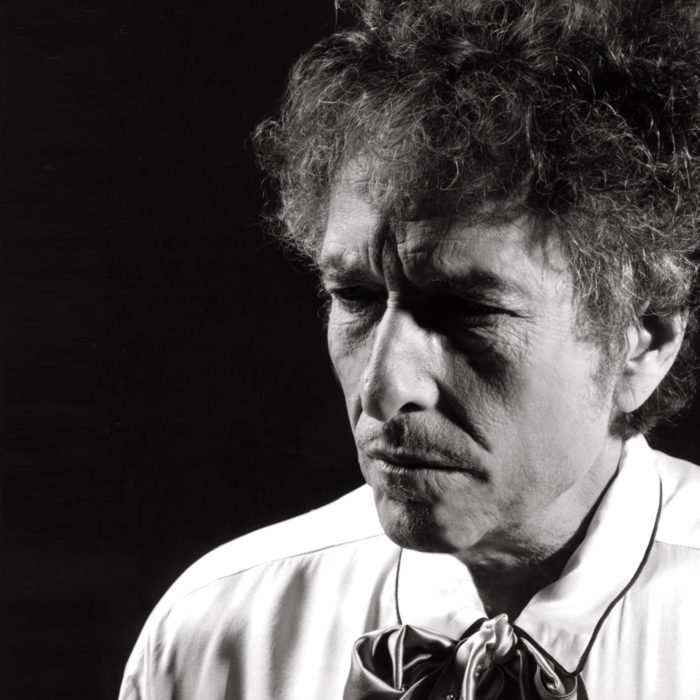 Bob Dylan Apologizes for Machine-Printed Signature in Book ‘The Philosophy of Modern Song’