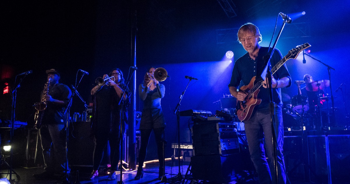 Trey Anastasio Offers Solo Acoustic "More" and "Backwards Down the Number Line" During Encore Outside Pittsburgh - Vimarsana News