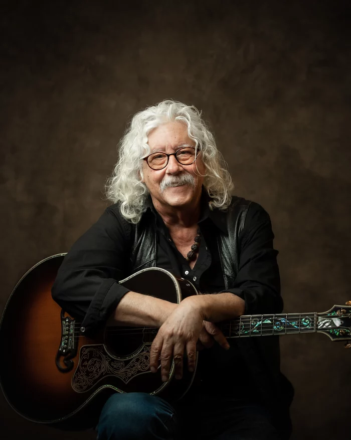 Arlo Guthrie Ends Retirement