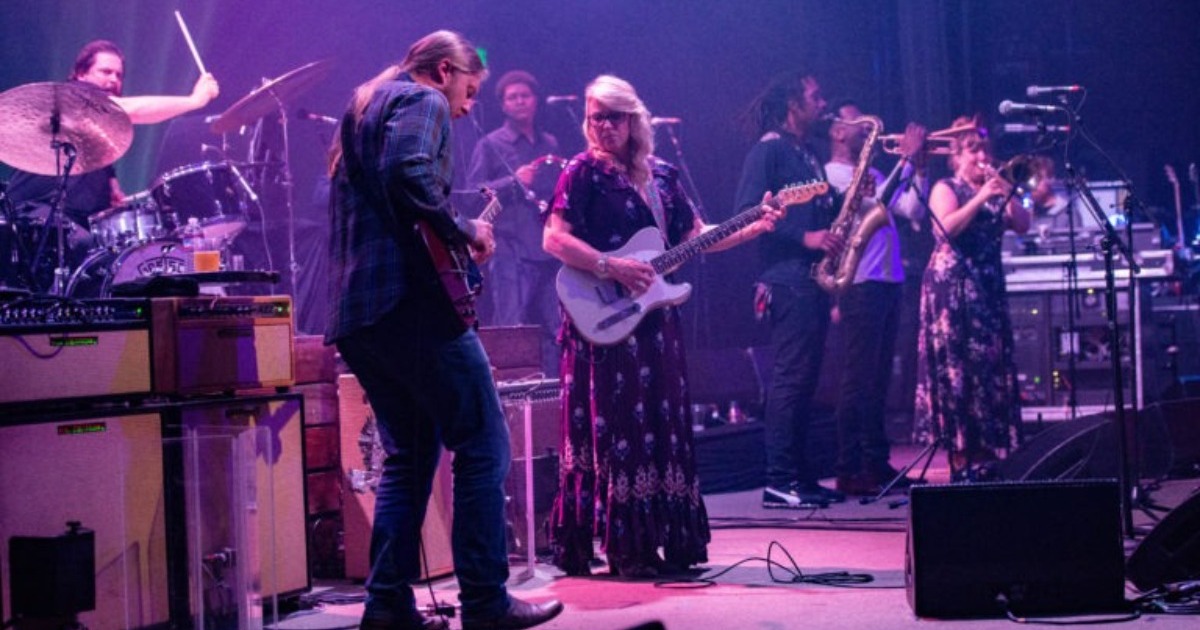 Susan Tedeschi and Derek Trucks to Perform National Anthem at Jacksonville Jaguars Playoff Game - Vimarsana News
