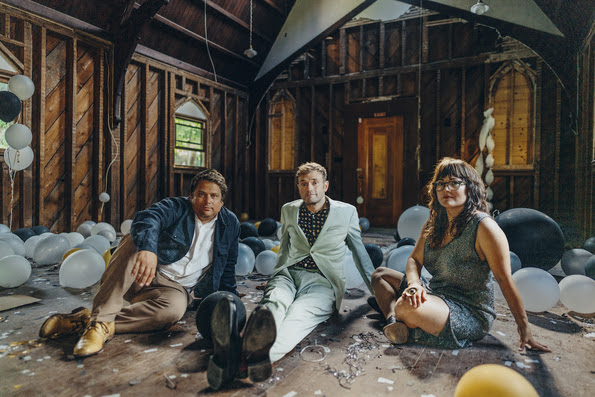 Nickel Creek to Set Out on First Tour Since 2014