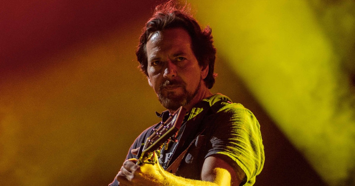 Watch: Pearl Jam Revive "Insignificance" for First Time Since 2016 and Honor Departed Friends - Vimarsana News