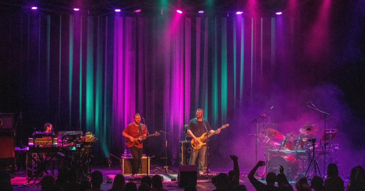 Watch: Spafford Bust Out Cover Grateful Dead's "West L.A. Fadeaway" With Special Guest Rossdafareye - Vimarsana News