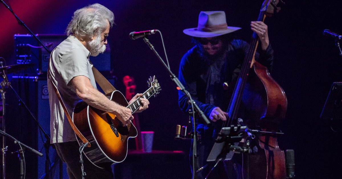 Watch: Bobby Weir & Wolf Bros Debut Merle Haggard and The Strangers' "Workin' Man Blues" in Columbus - Vimarsana News
