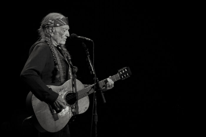 Willie Nelson’s Outlaw Country Tour Resumes with Bobby Weir, Los Lobos, The String Cheese Incident and More