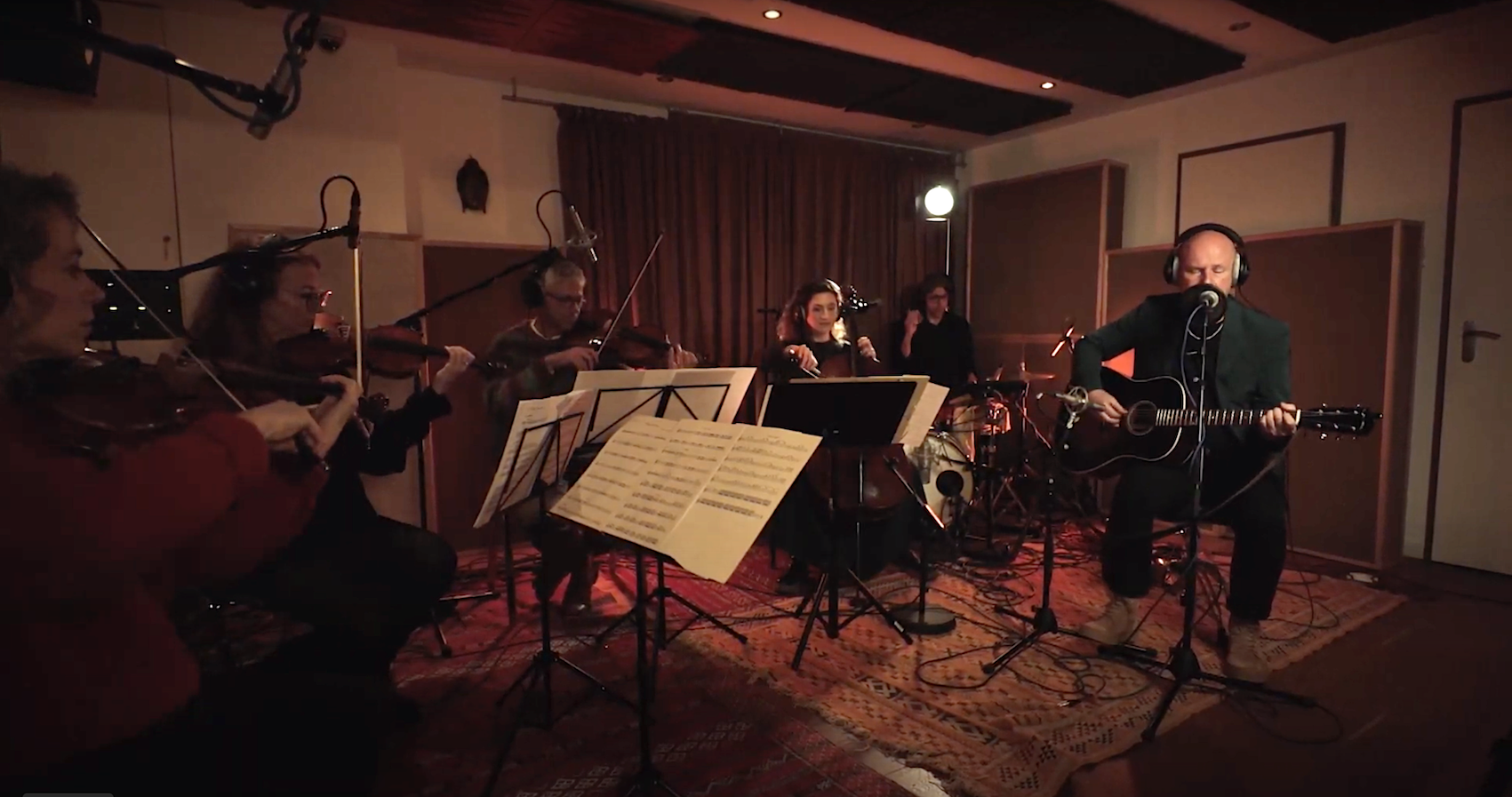 Watch: Philip Selway & Elysian Collective Announce 'Live at Evolution Studios,' Shares First Single "Picking Up Pieces" - Vimarsana News