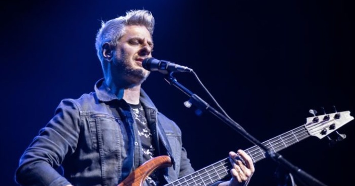 Mike Gordon Leans Into Honky Tonk History With Surprise Sit In At Roberts Western World In 