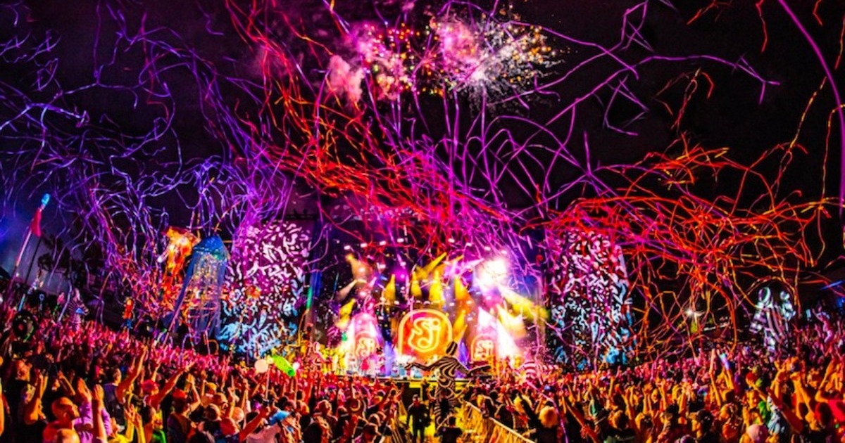 The String Cheese Incident Nod Toward The Moon During "Werewolves of Hula" Set - Vimarsana News