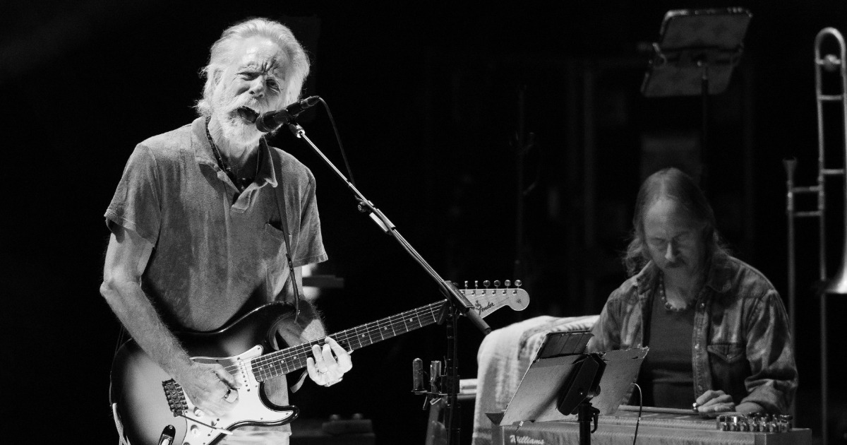 Watch: Bobby Weir Sits in With Jackie Green, Leslie Mendelson for Charity Benefit - Vimarsana News