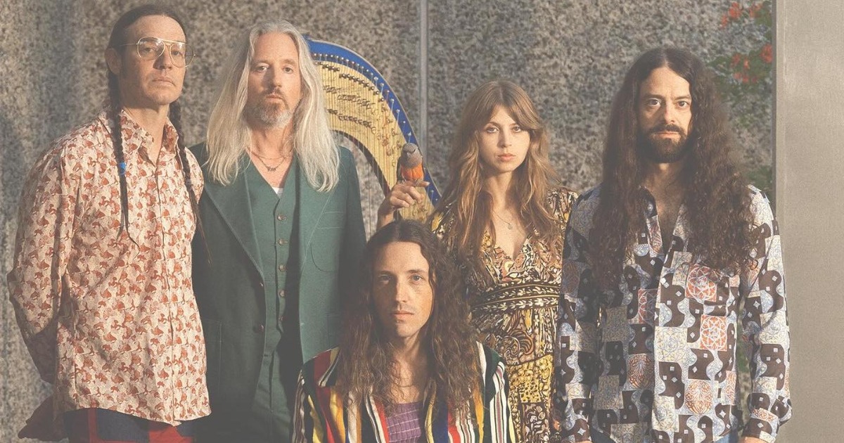 Circles Around the Sun Team up with Mikaela Davis and Southern Star for Joint Tour - Vimarsana News