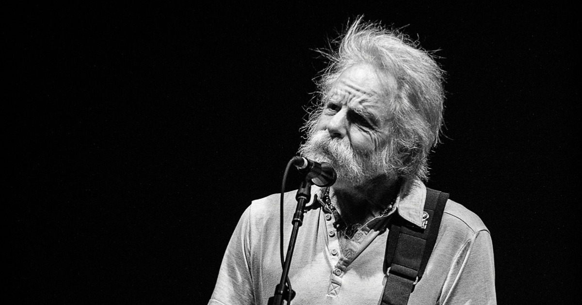 Twilight Time: Bobby Weir Opens New Year's Run with Solo Acoustic Bust Out, Ending Decade-Long Gap - Vimarsana News