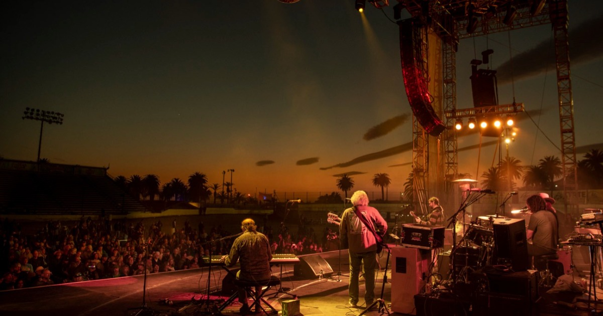 Watch: The Road to Ventura, Sages and Spirits Perform "Feels Like a Stranger" - Vimarsana News