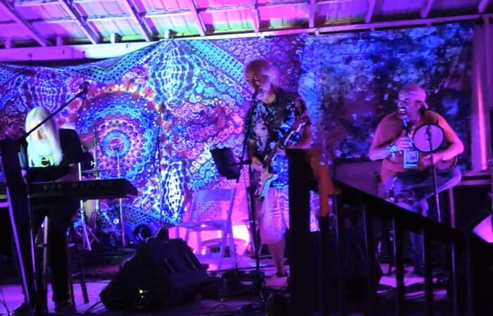Watch: Tom Constanten and Jynx of Diamonds Ft. Noah Lehrman Cover Dead Classics During Weekend at Bertha’s Gathering
