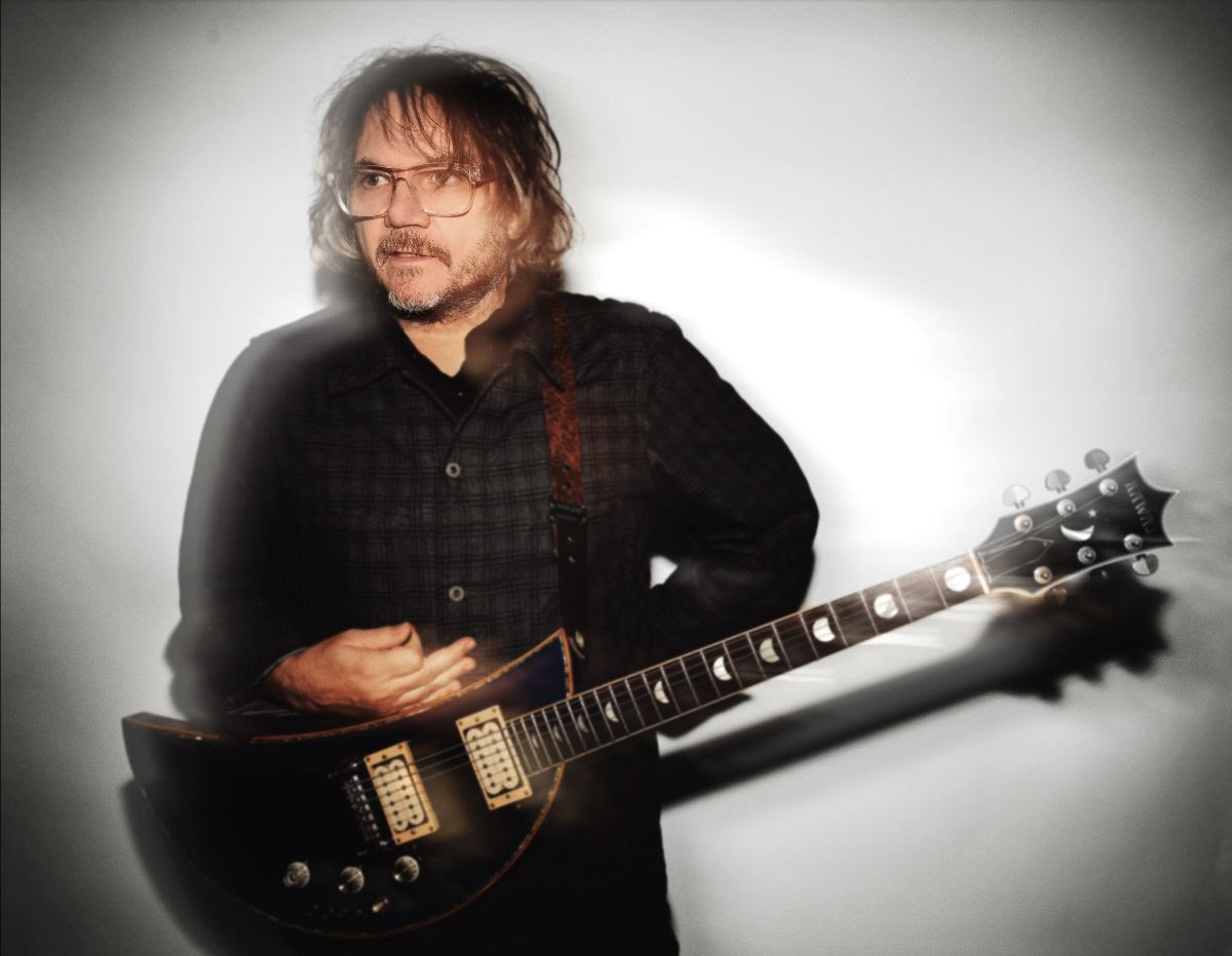 Jeff Tweedy Debuts ‘Twilight Override’ Track “Throwaway Lines” During KEXP Yule Tide Benefit Concert in Seattle and Joins Mavis Staples