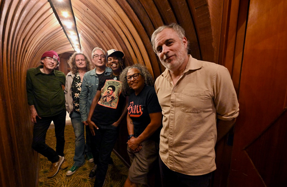 Greg Loiacono & Stingray Cover Sade in New Video