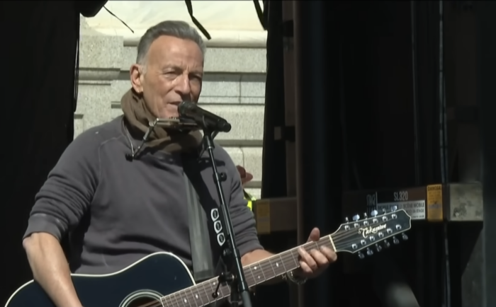 Bruce Springsteen Performs “Streets of Minneapolis” at No Kings Rally
