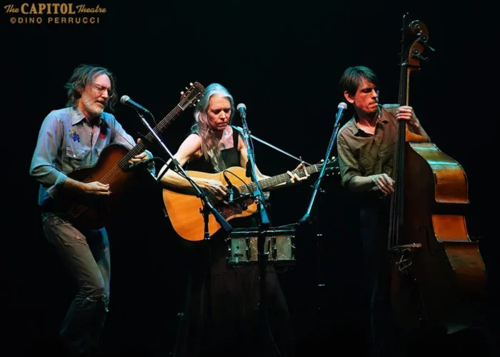 Gillian Welch and David Rawlings Bring Out Grahame Lesh in Oakland, Debut “Sugar Magnolia”