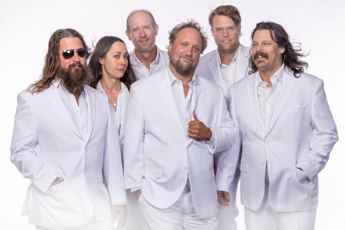 Holly Bowling Will Rejoin Greensky Bluegrass Following Bonus Guest-Abetted Flood City Performance