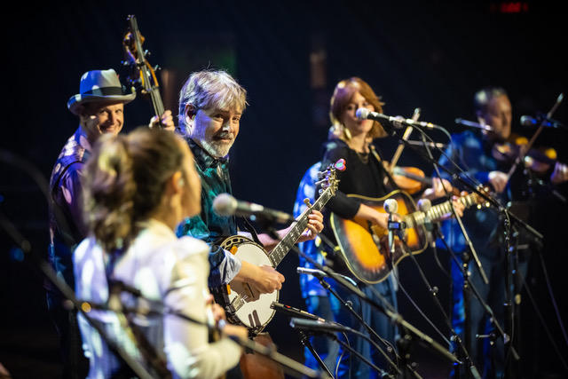 Béla Fleck Will Issue ‘Live Heart: My Bluegrass Heart at the Ryman’ In October