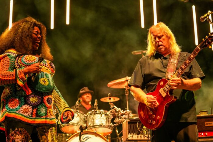 Yola Offers Classic Covers with Gov’t Mule