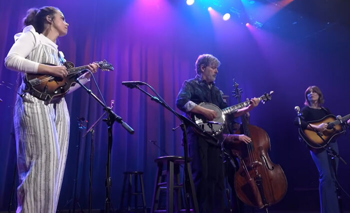 Béla Fleck Shares Live “Strider” with Sierra Hull and Molly Tuttle in Conjunction with Release of ‘Live Heart: My Bluegrass Heart at the Ryman’